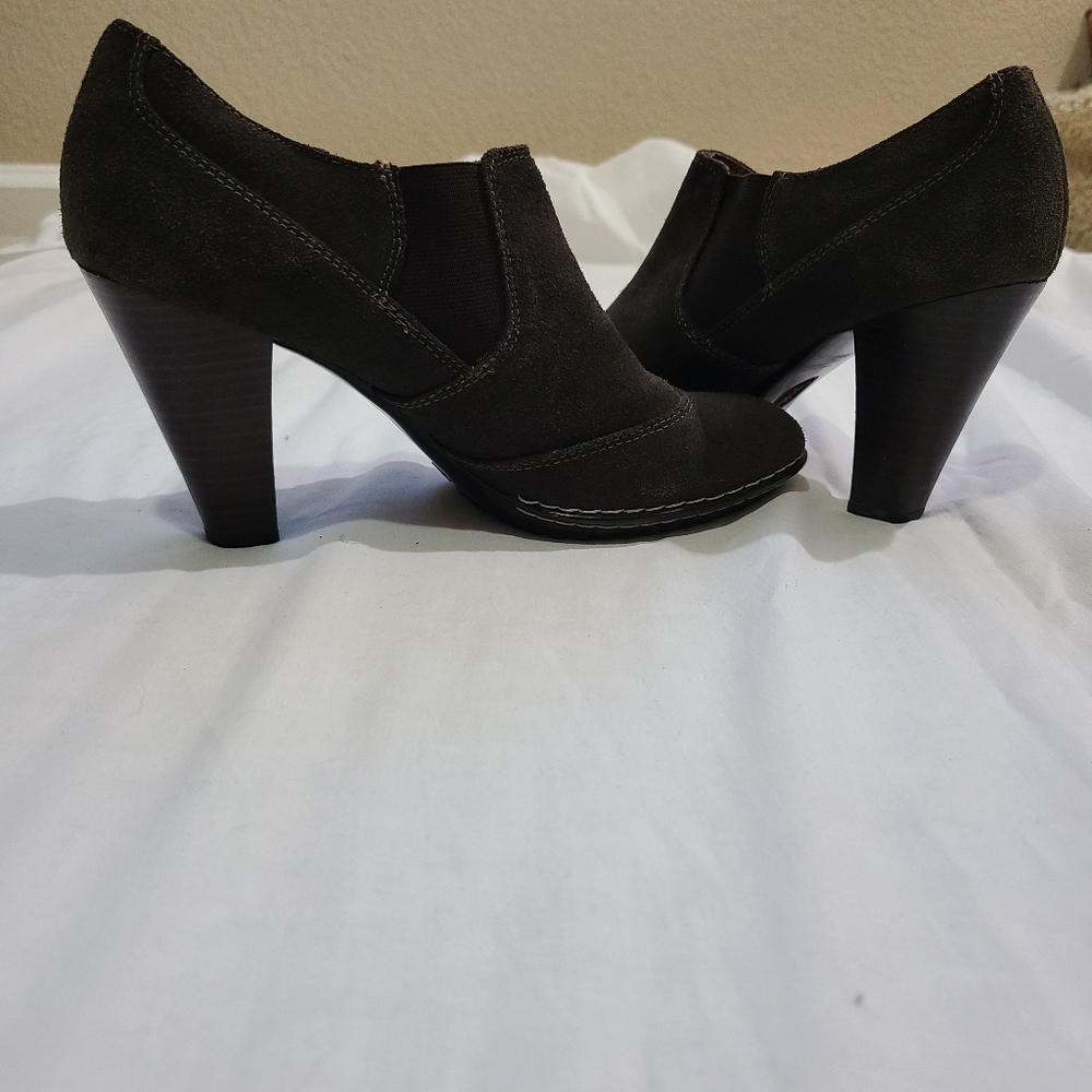 Sofft Women's 6.5M Brown Suede Comfort Slip on Cap Toe Wooden Heel Ankle Boots
